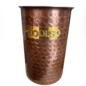 Copper HAMMERED Utensil Holder. Condition is Used. 6.75” tall x 4 “ wide 
Odi.